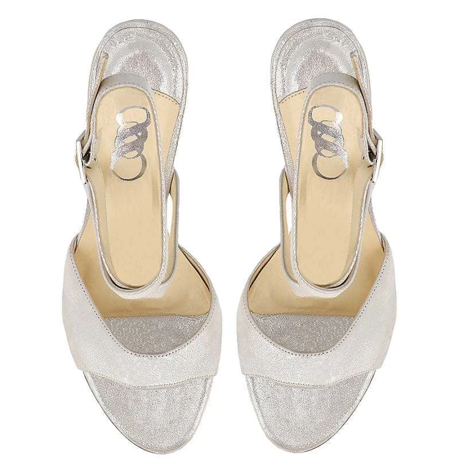 Chamberlan Women's White Pompidou Sandals – Stylish & Comfortable Footwear by Dunes